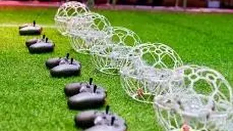 “山东制造的人形机器人助力工厂生产应用”